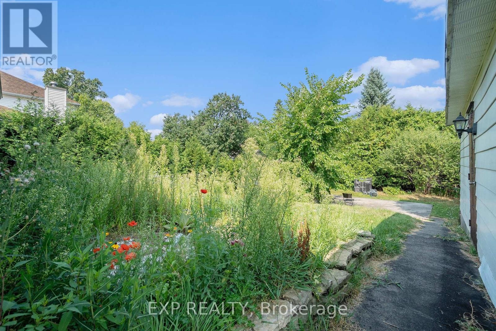












113 RIDGEFIELD CRESCENT

,
Ottawa,




Ontario
K2H6T4

