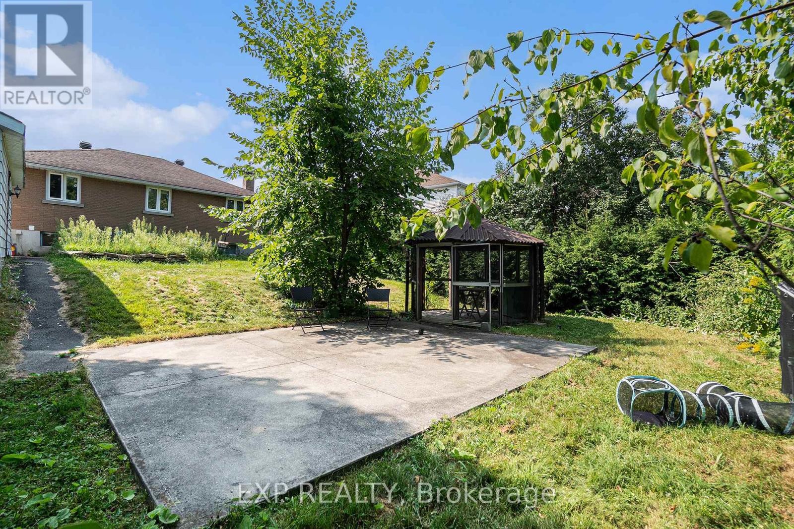 












113 RIDGEFIELD CRESCENT

,
Ottawa,




Ontario
K2H6T4

