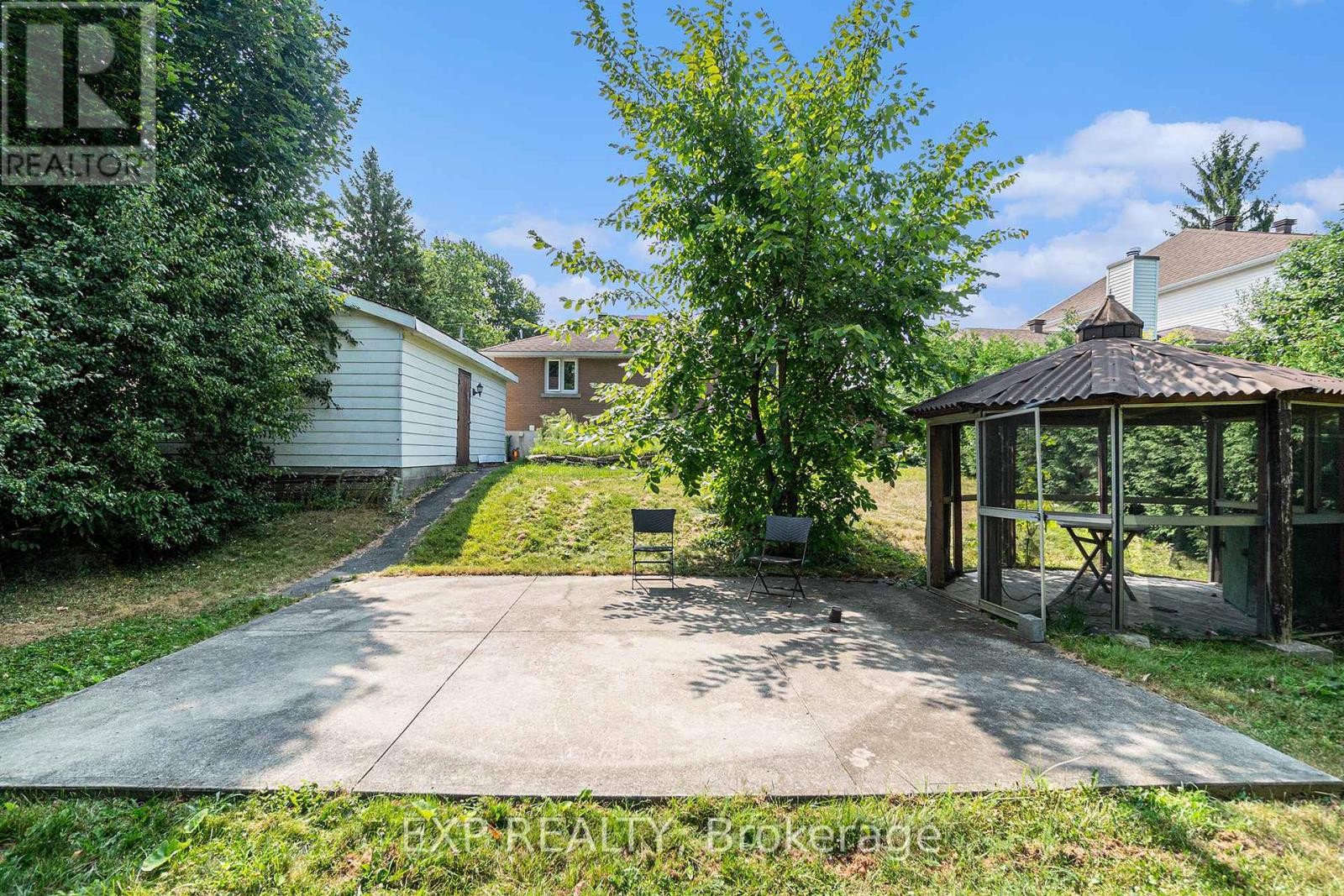 












113 RIDGEFIELD CRESCENT

,
Ottawa,




Ontario
K2H6T4

