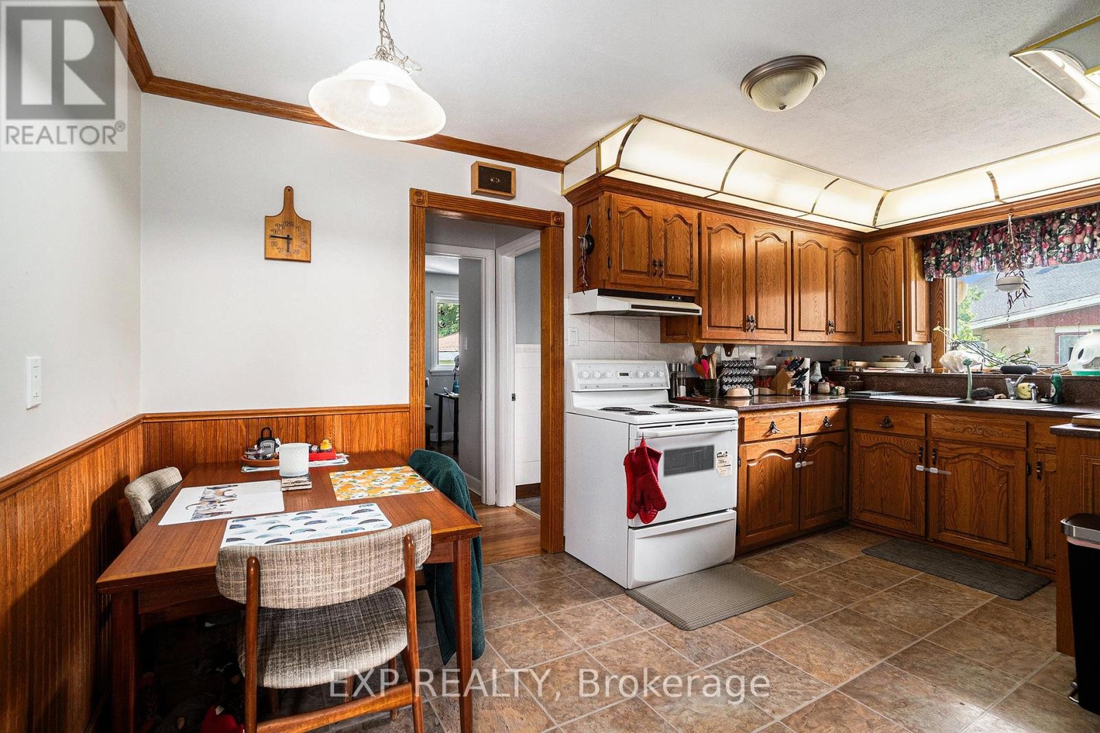 












113 RIDGEFIELD CRESCENT

,
Ottawa,




Ontario
K2H6T4

