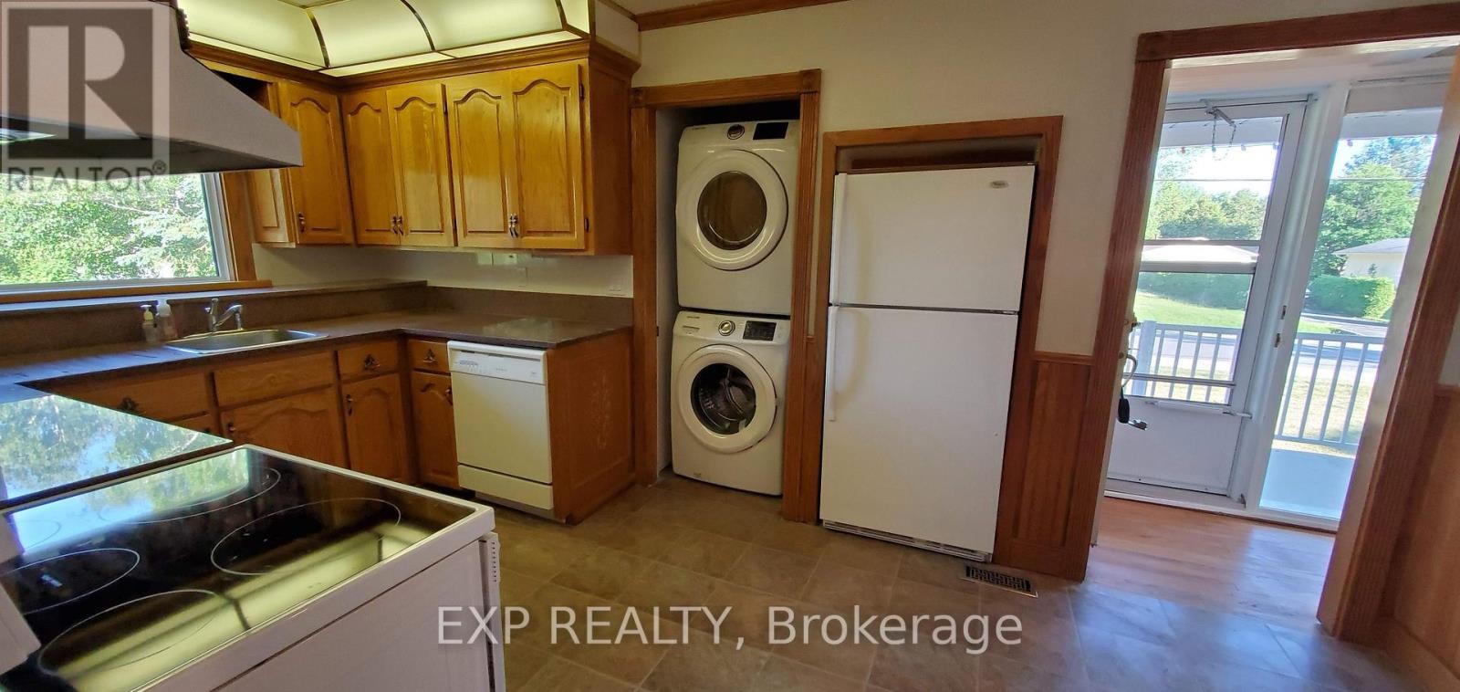 












113 RIDGEFIELD CRESCENT

,
Ottawa,




Ontario
K2H6T4

