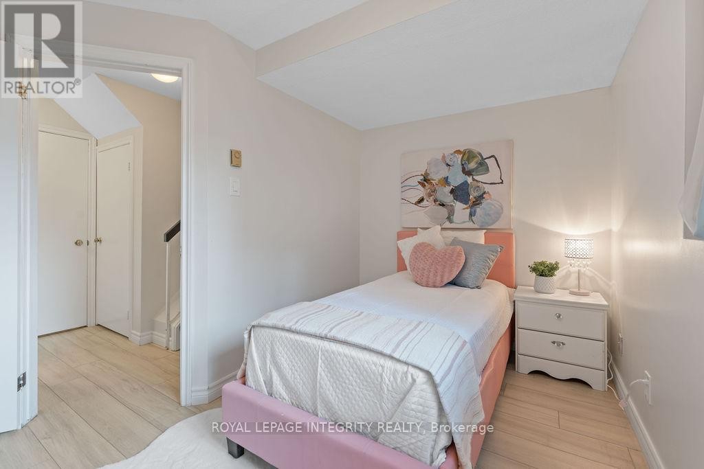 












406 TANGUAY COURT

,
Ottawa,




Ontario
K2L3W9


