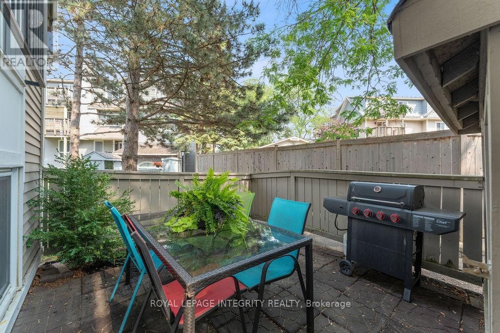












406 TANGUAY COURT

,
Ottawa,




Ontario
K2L3W9

