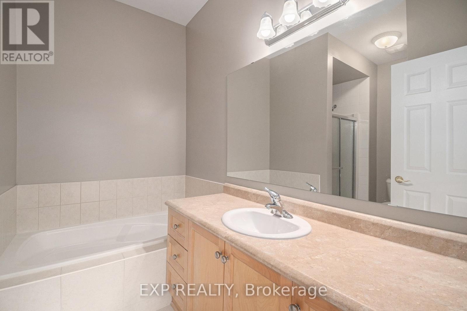 












652 COUNTRY TRAIL PRIVATE

,
Ottawa,




Ontario
K0A1K0

