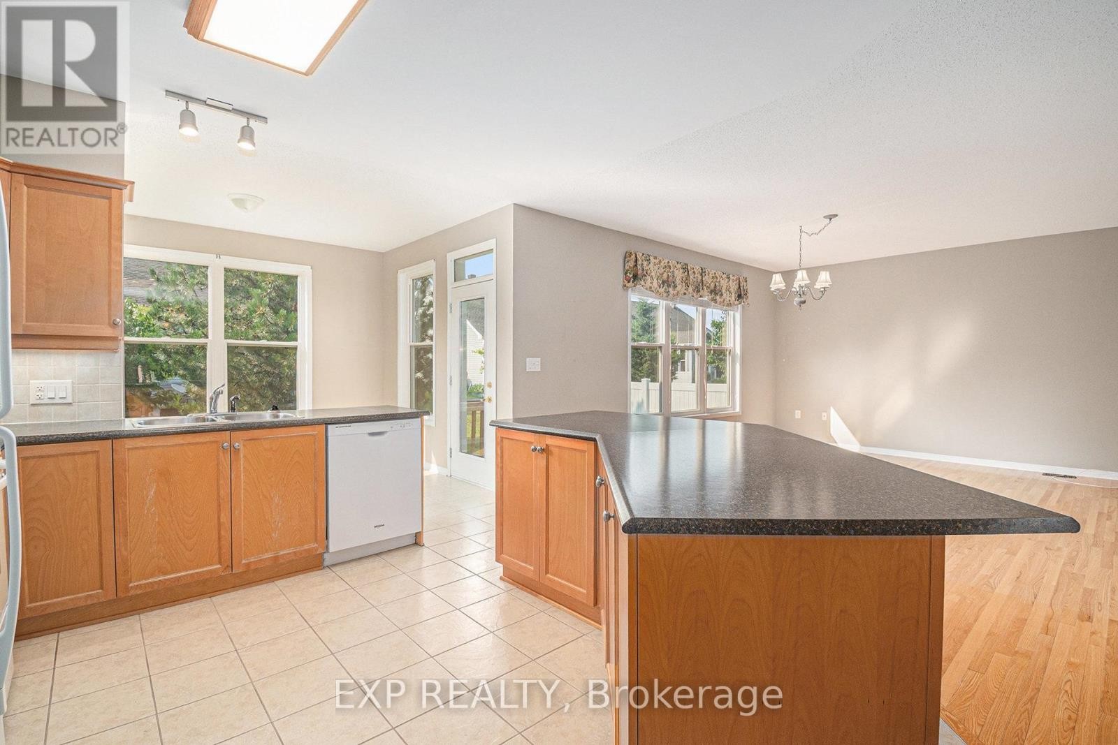 












652 COUNTRY TRAIL PRIVATE

,
Ottawa,




Ontario
K0A1K0

