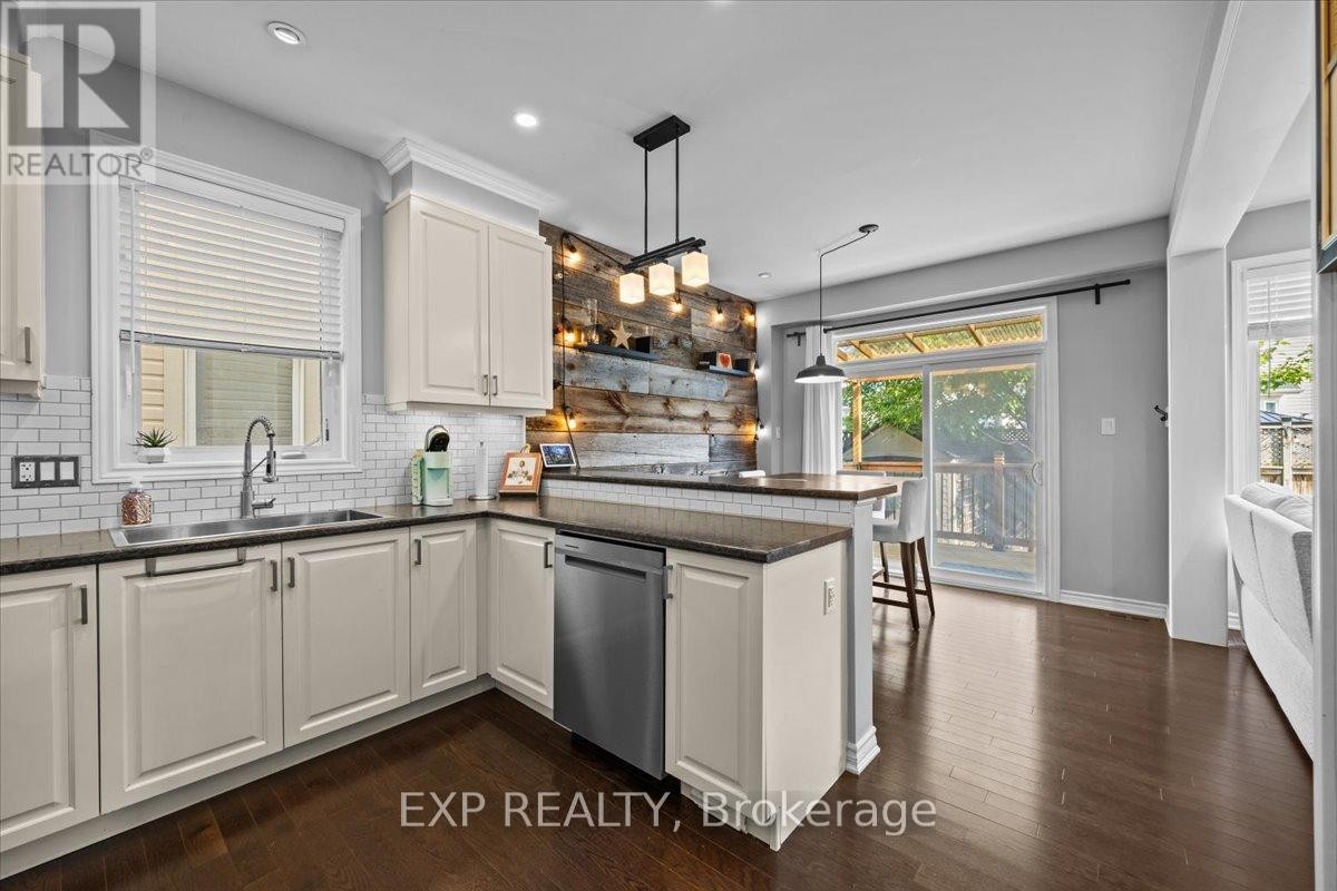 












585 DUNDONALD DRIVE

,
Ottawa,




Ontario
K2J5X1

