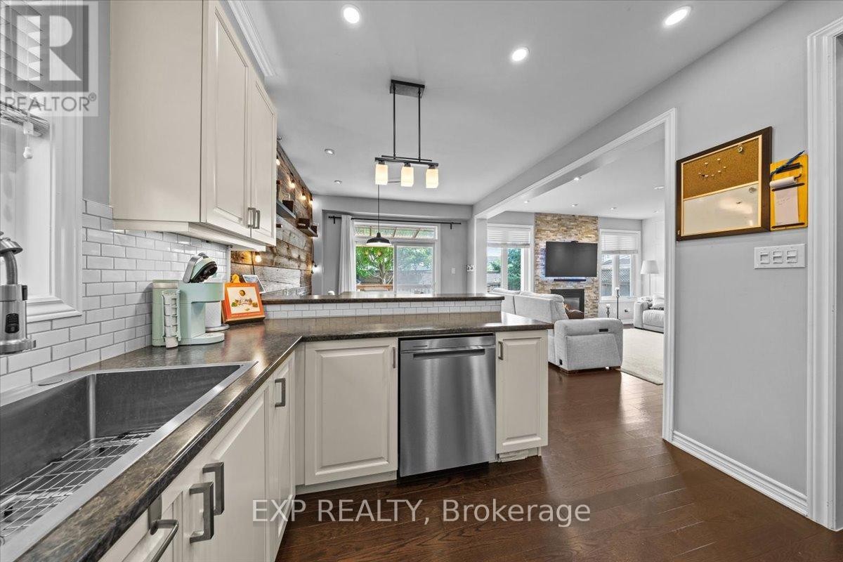 












585 DUNDONALD DRIVE

,
Ottawa,




Ontario
K2J5X1

