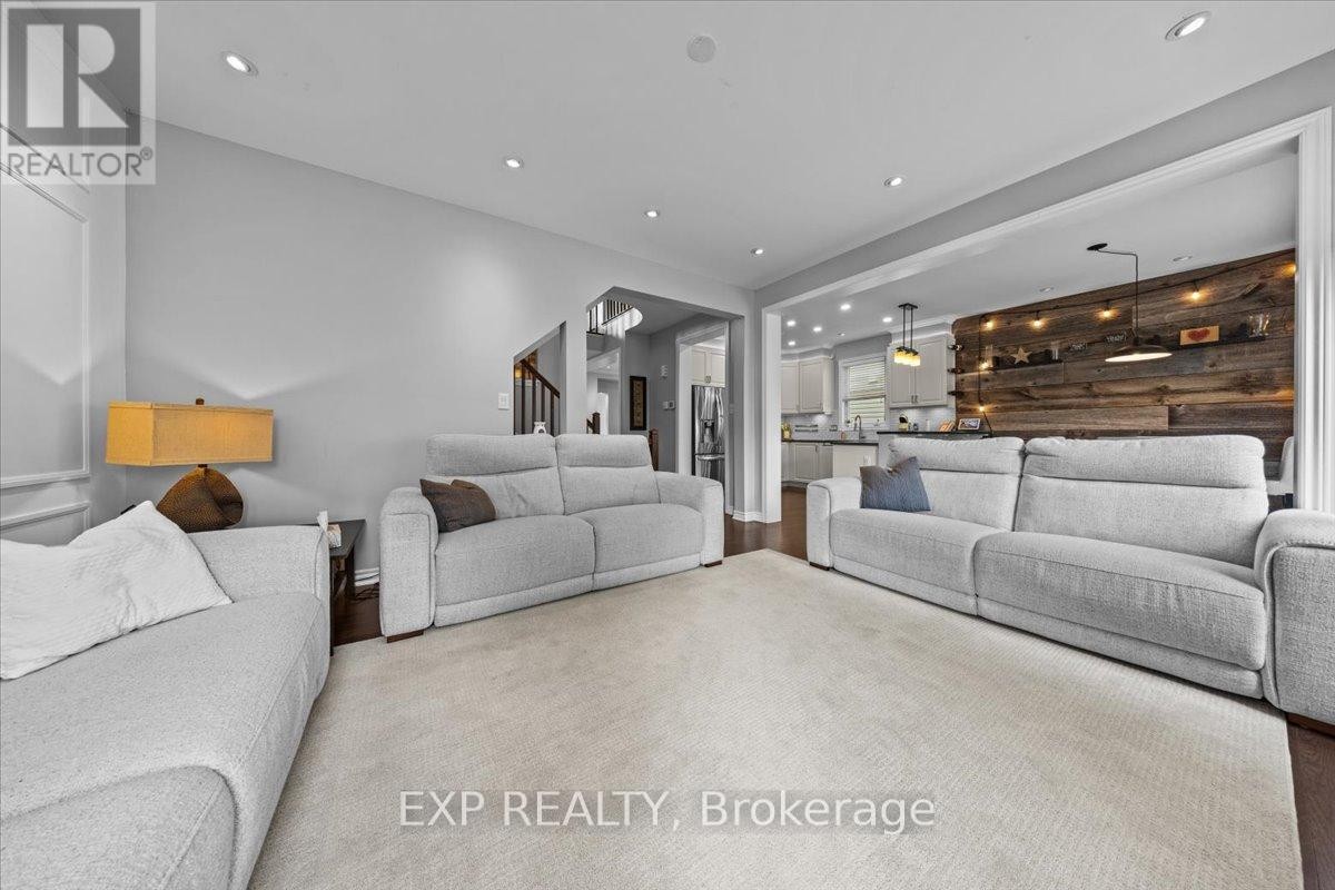 












585 DUNDONALD DRIVE

,
Ottawa,




Ontario
K2J5X1

