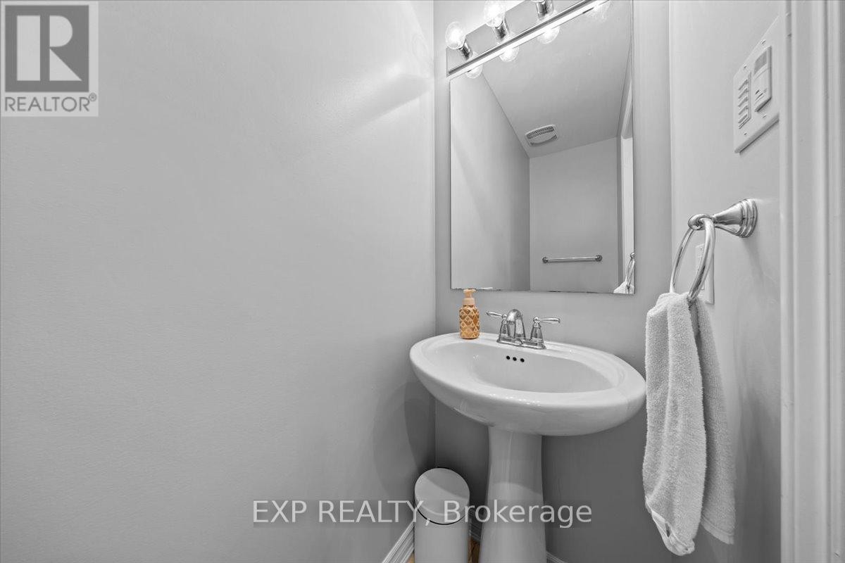 












585 DUNDONALD DRIVE

,
Ottawa,




Ontario
K2J5X1

