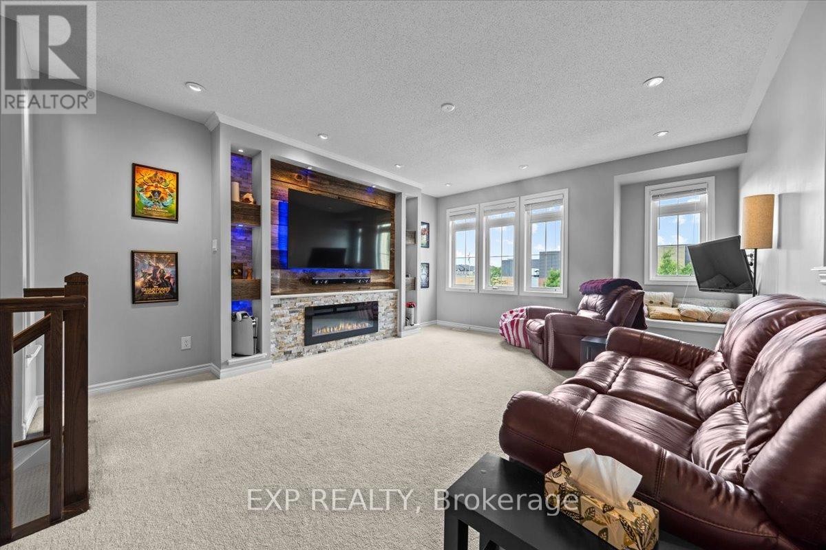 












585 DUNDONALD DRIVE

,
Ottawa,




Ontario
K2J5X1

