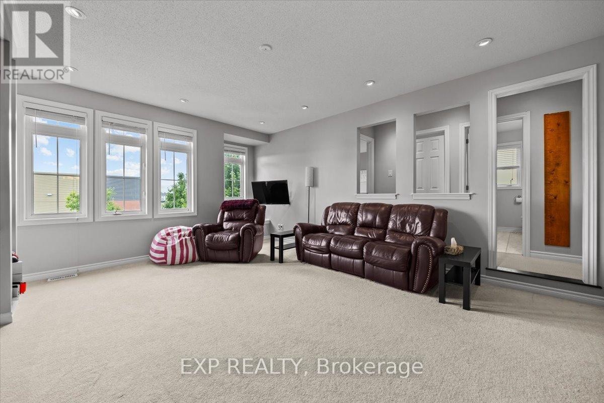 












585 DUNDONALD DRIVE

,
Ottawa,




Ontario
K2J5X1

