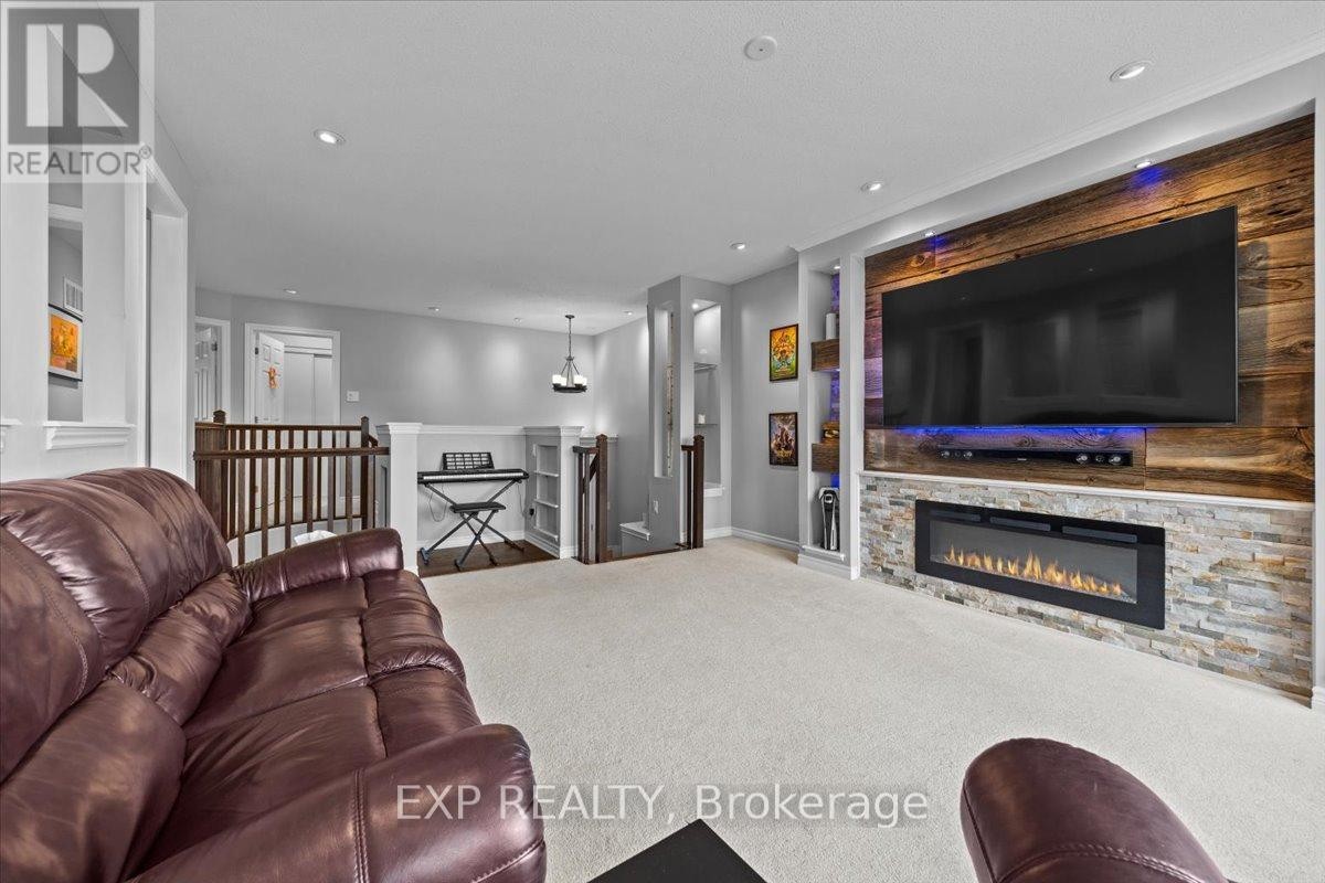 












585 DUNDONALD DRIVE

,
Ottawa,




Ontario
K2J5X1

