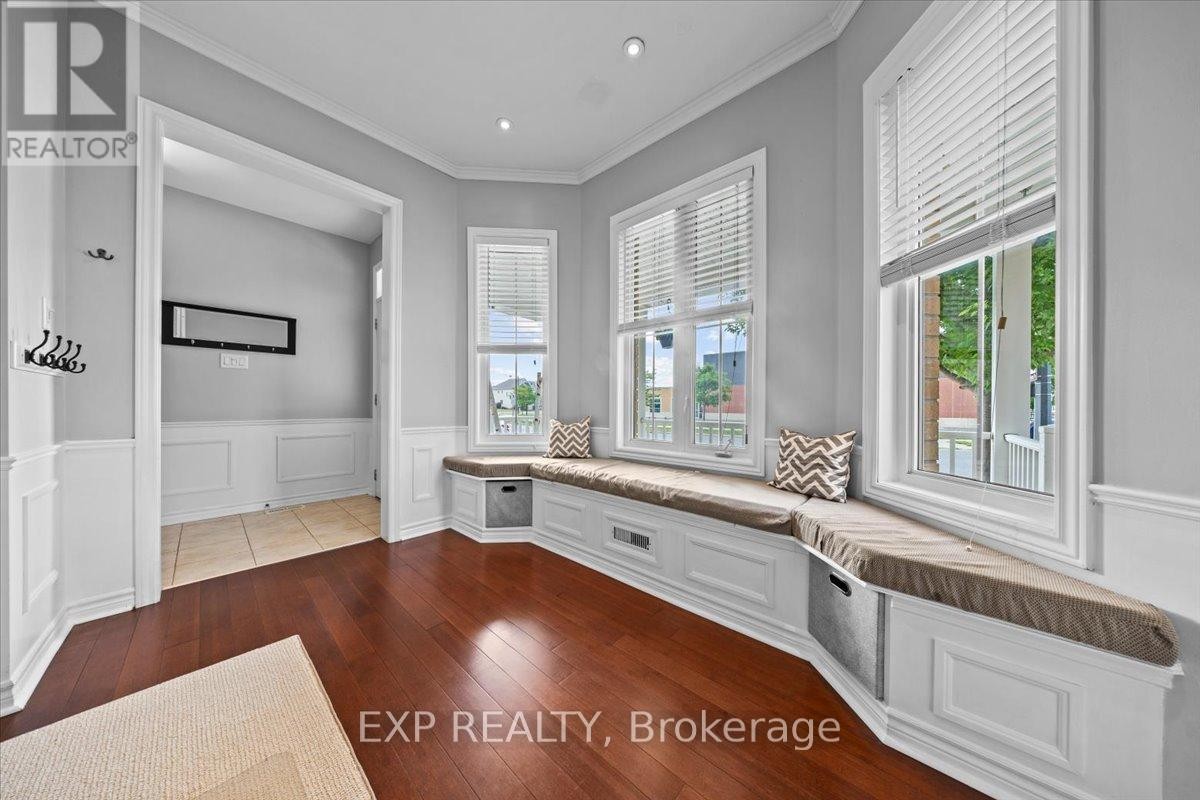 












585 DUNDONALD DRIVE

,
Ottawa,




Ontario
K2J5X1

