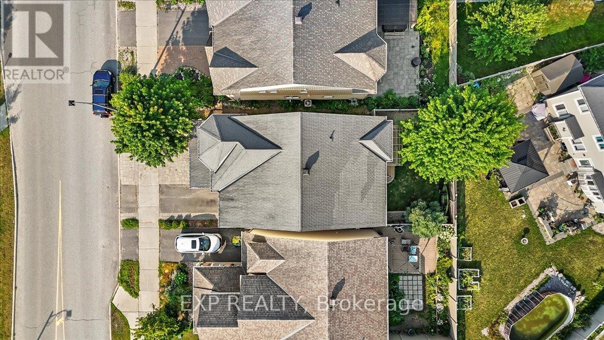 












585 DUNDONALD DRIVE

,
Ottawa,




Ontario
K2J5X1

