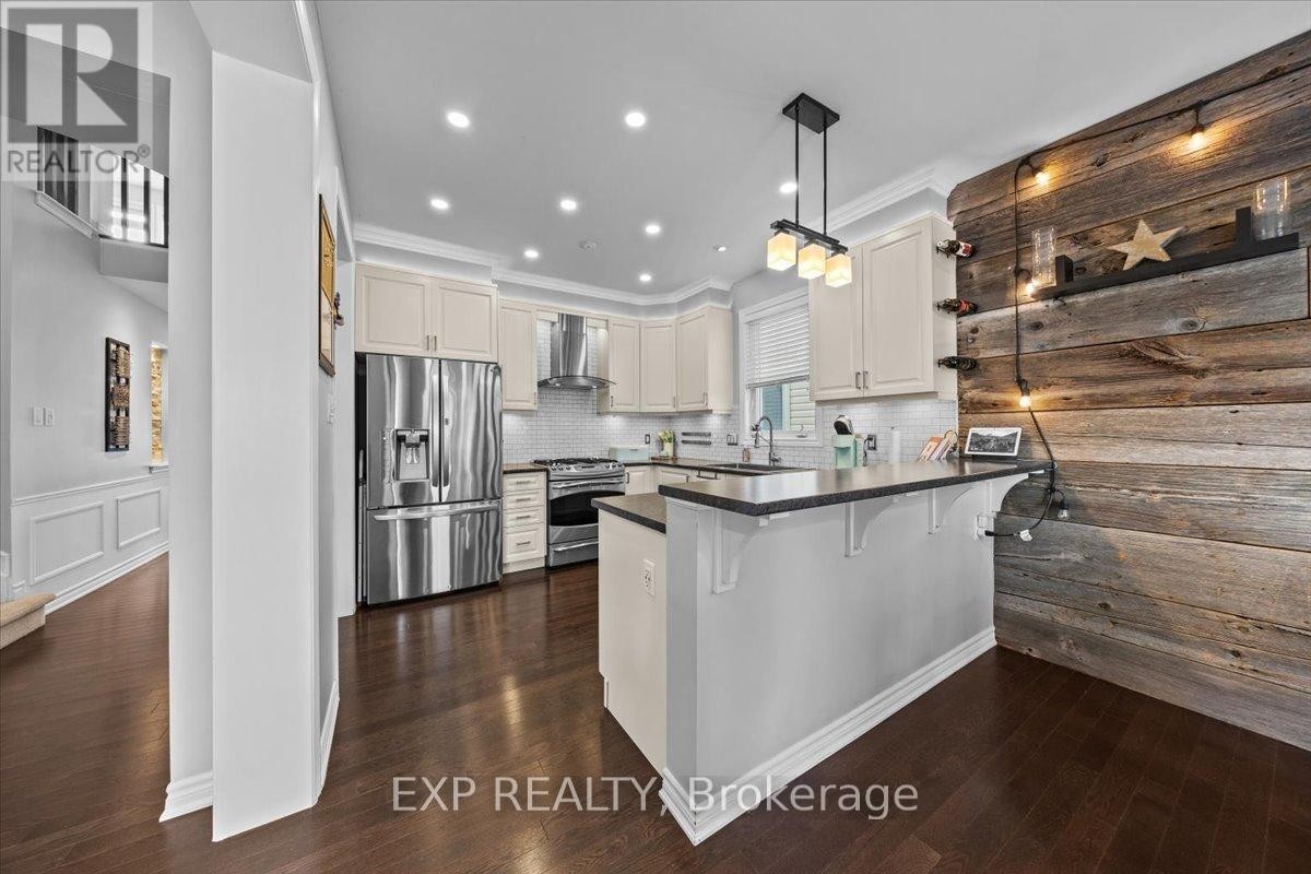 












585 DUNDONALD DRIVE

,
Ottawa,




Ontario
K2J5X1

