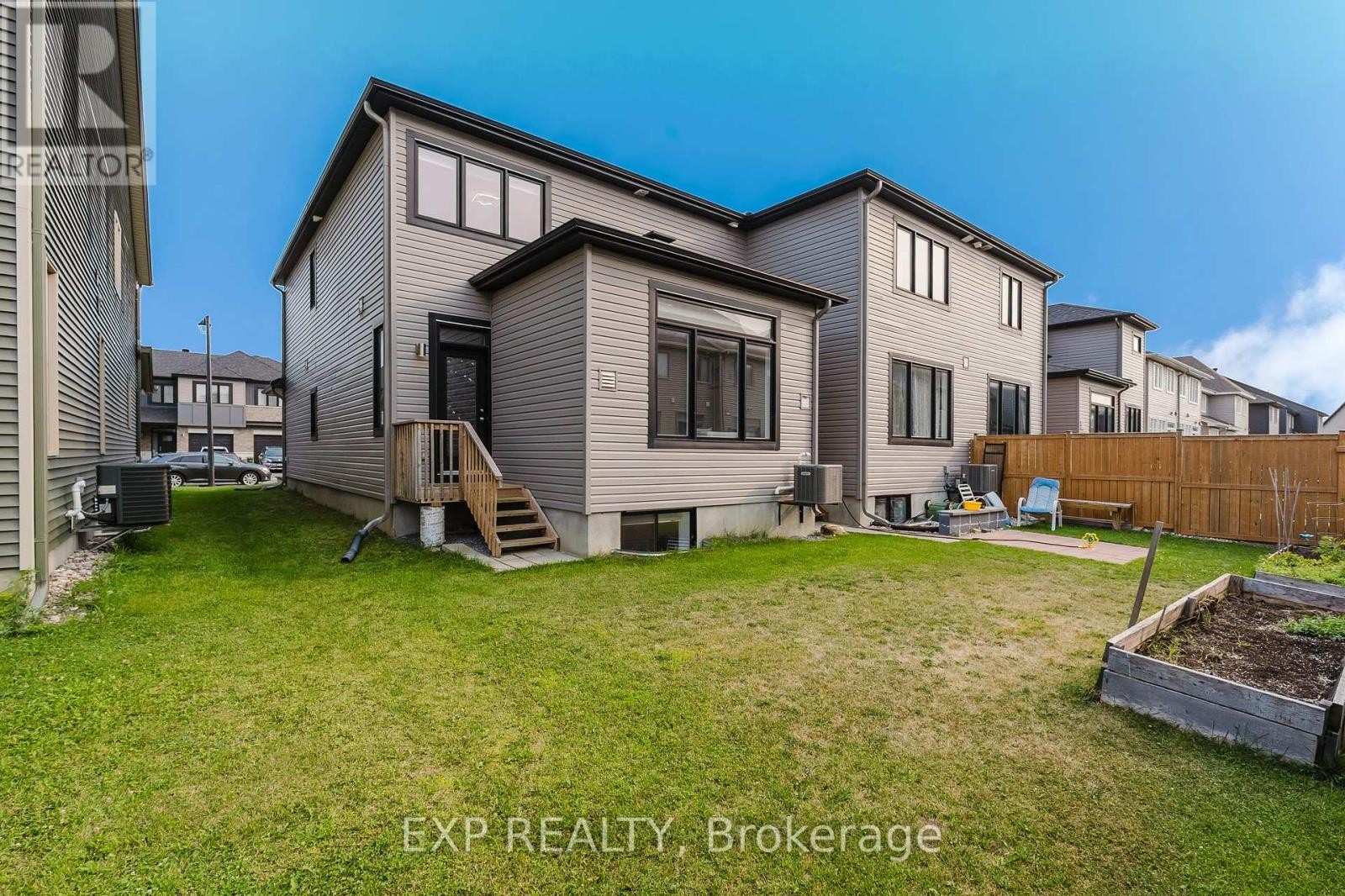 












56 JARDINIERE STREET

,
Ottawa,




Ontario
K2S2K3

