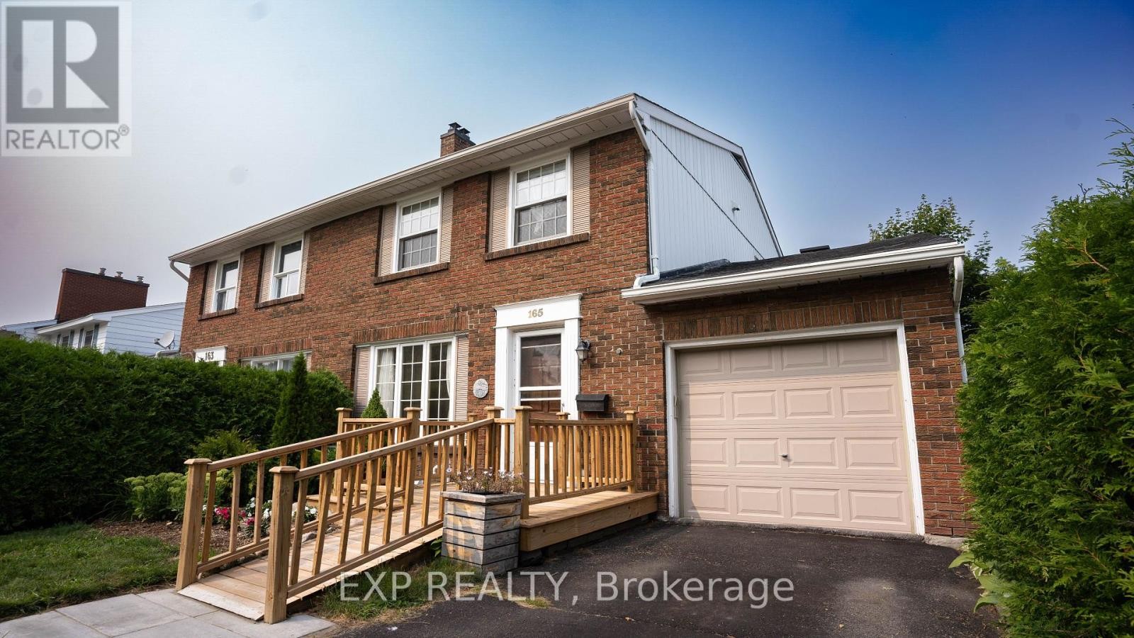 












165 MCCLELLAN ROAD

,
Ottawa,




Ontario
K2H5V7

