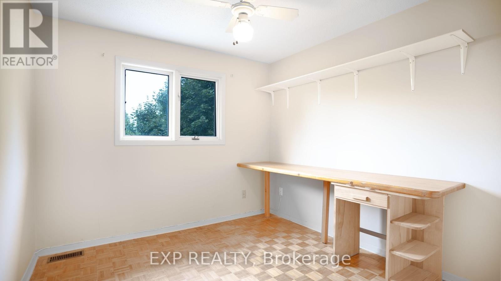 












165 MCCLELLAN ROAD

,
Ottawa,




Ontario
K2H5V7

