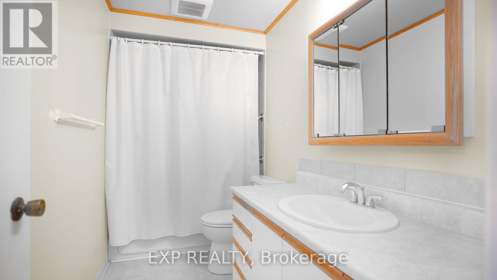 












165 MCCLELLAN ROAD

,
Ottawa,




Ontario
K2H5V7

