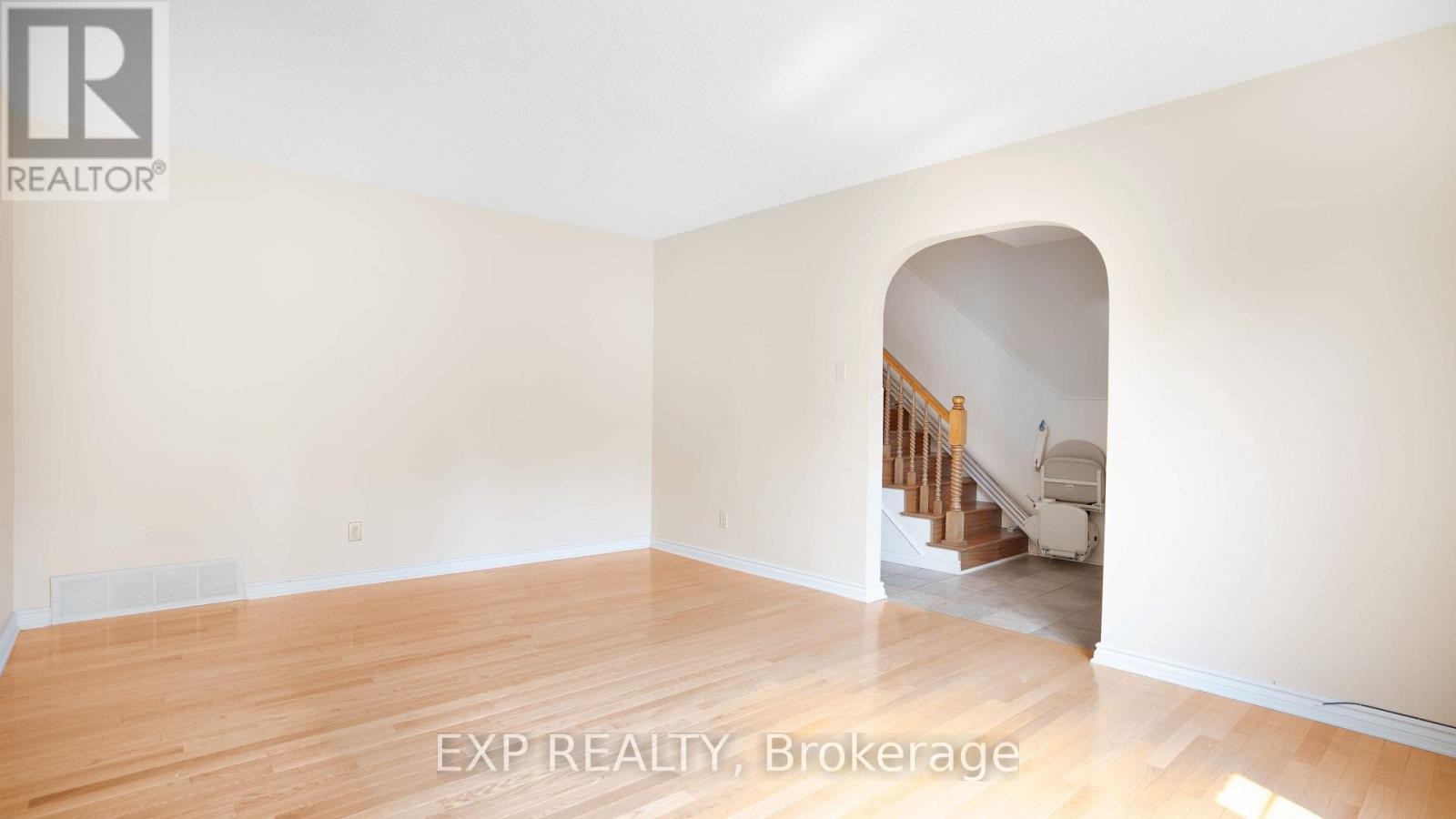 












165 MCCLELLAN ROAD

,
Ottawa,




Ontario
K2H5V7

