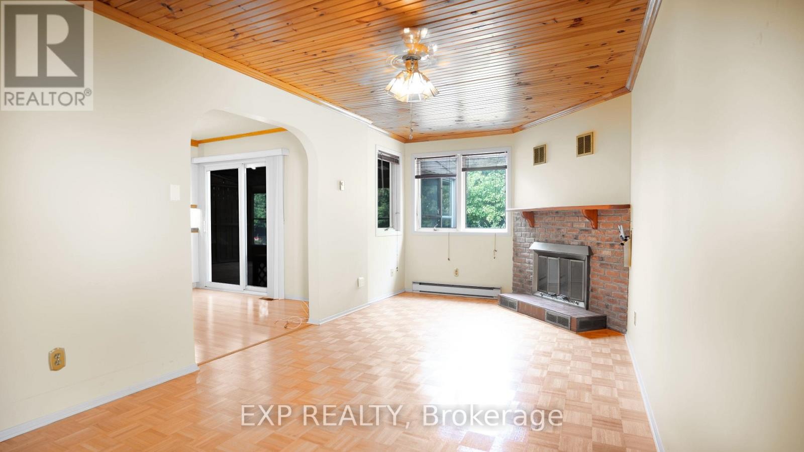 












165 MCCLELLAN ROAD

,
Ottawa,




Ontario
K2H5V7

