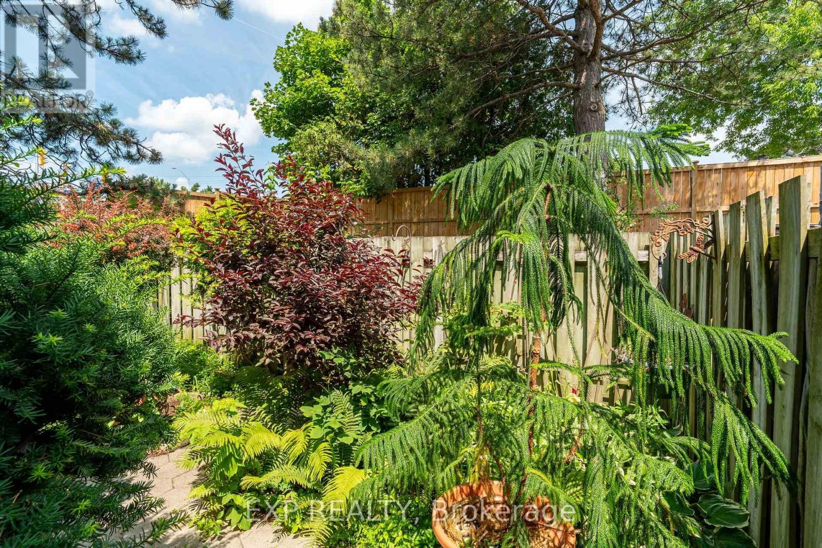 












11 - 3111 QUAIL DRIVE

,
Ottawa,




Ontario
K1T1T9

