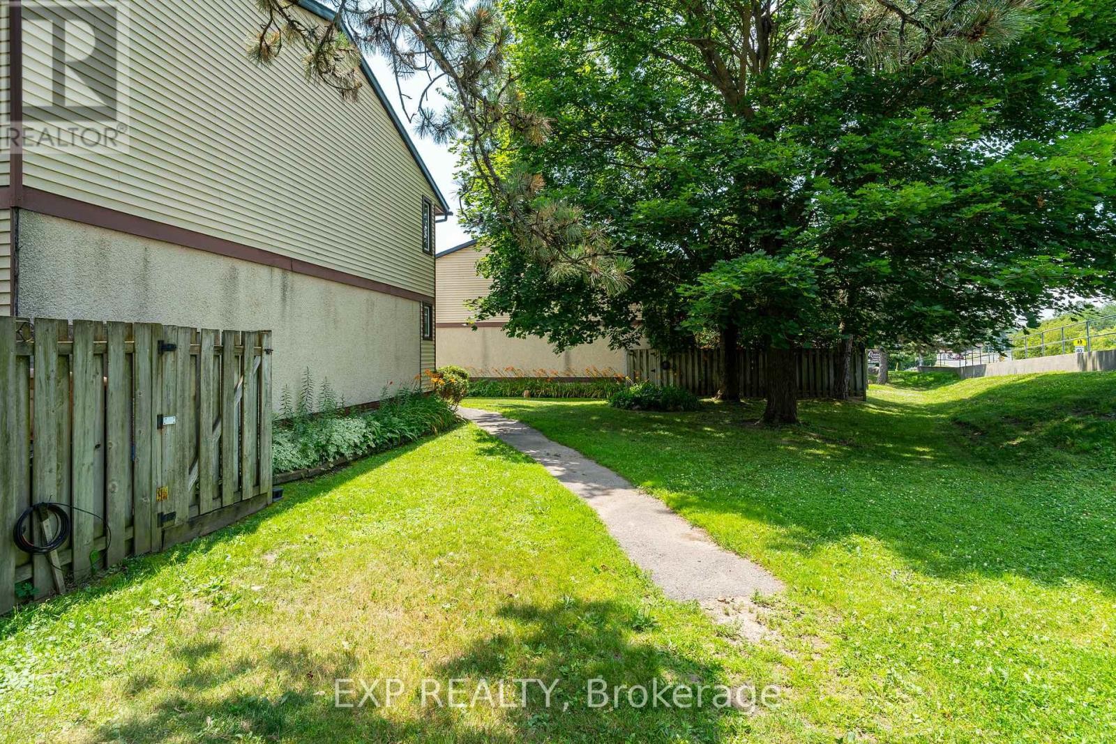 












11 - 3111 QUAIL DRIVE

,
Ottawa,




Ontario
K1T1T9

