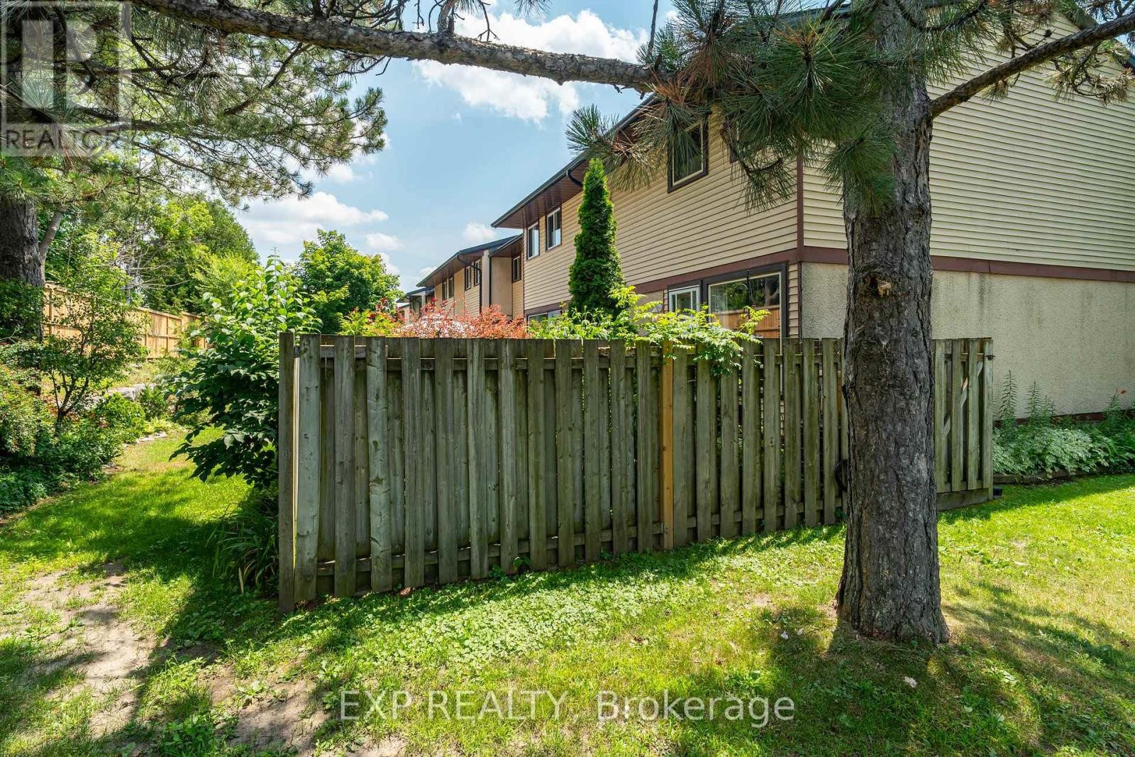 












11 - 3111 QUAIL DRIVE

,
Ottawa,




Ontario
K1T1T9

