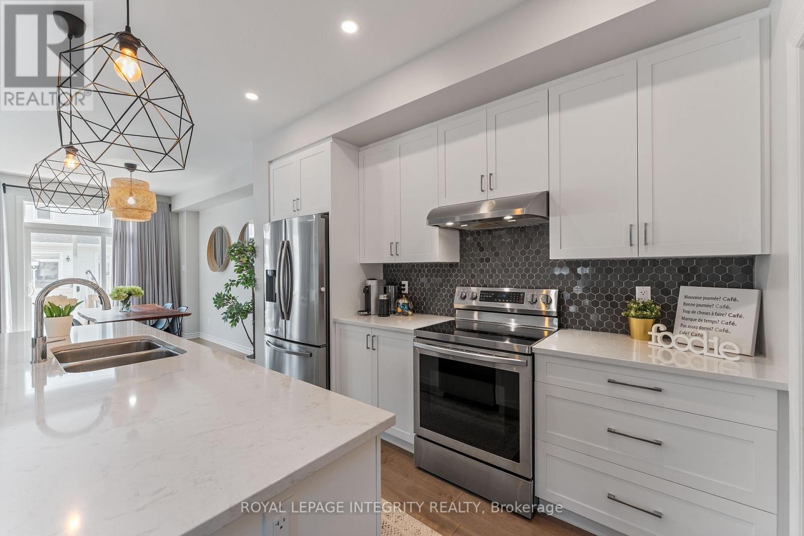 












820 CLAPHAM TERRACE

,
Ottawa,




Ontario
K2S2N8

