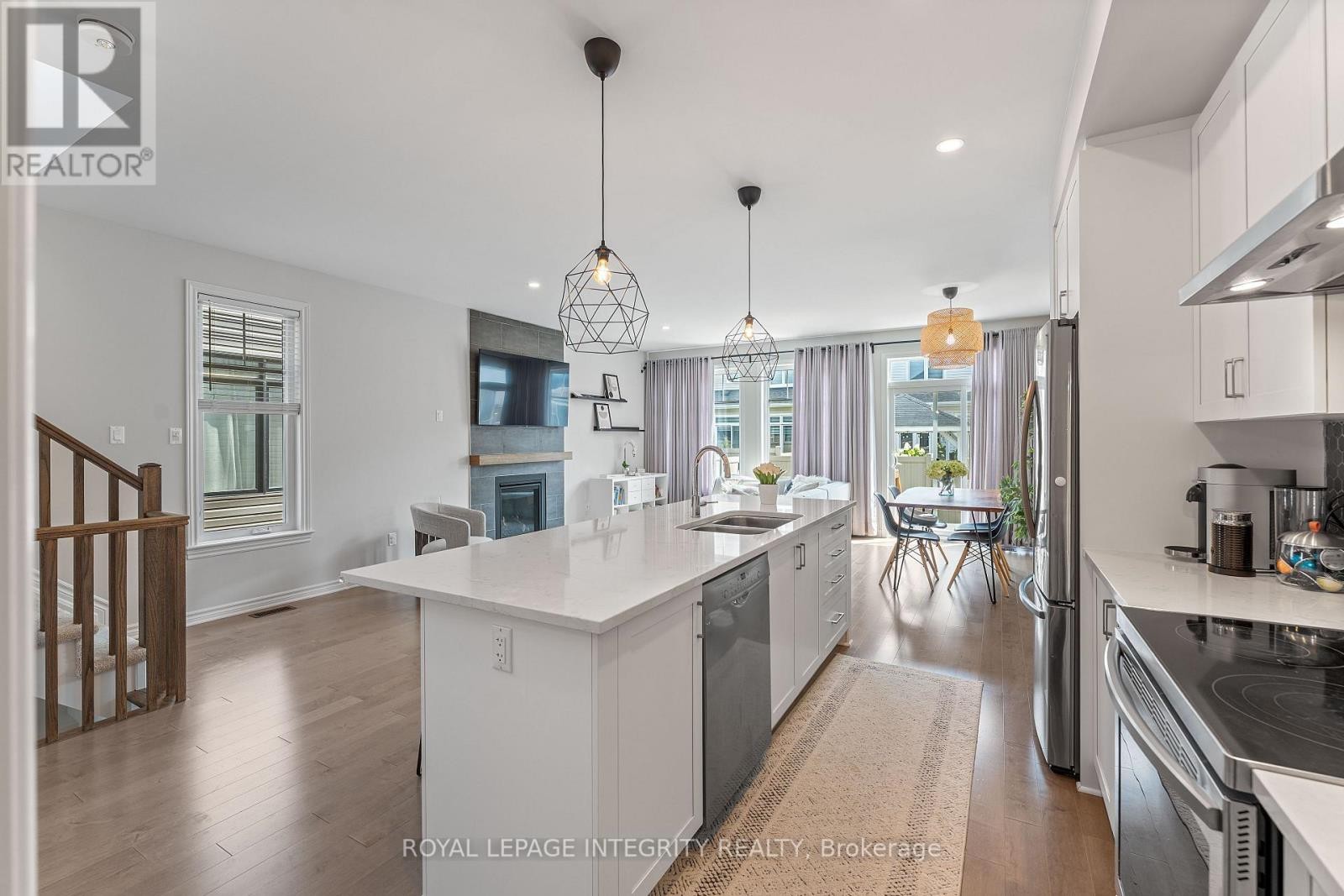 












820 CLAPHAM TERRACE

,
Ottawa,




Ontario
K2S2N8

