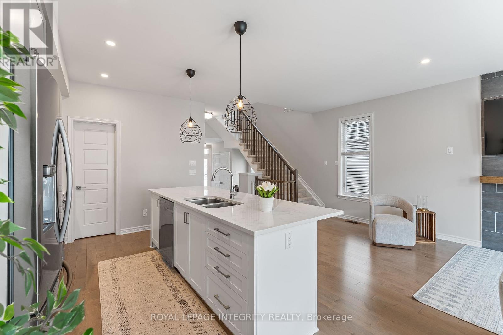












820 CLAPHAM TERRACE

,
Ottawa,




Ontario
K2S2N8

