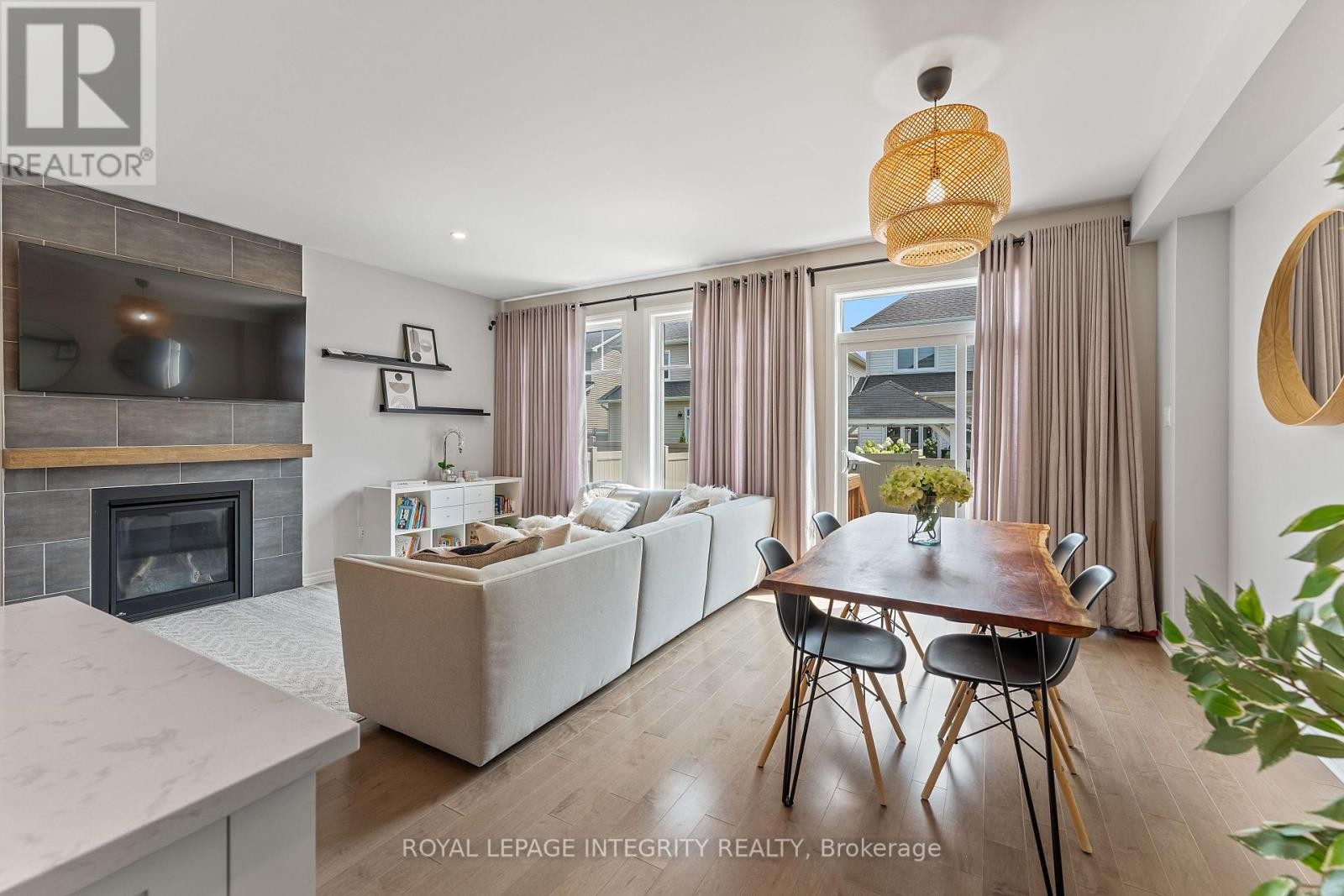 












820 CLAPHAM TERRACE

,
Ottawa,




Ontario
K2S2N8

