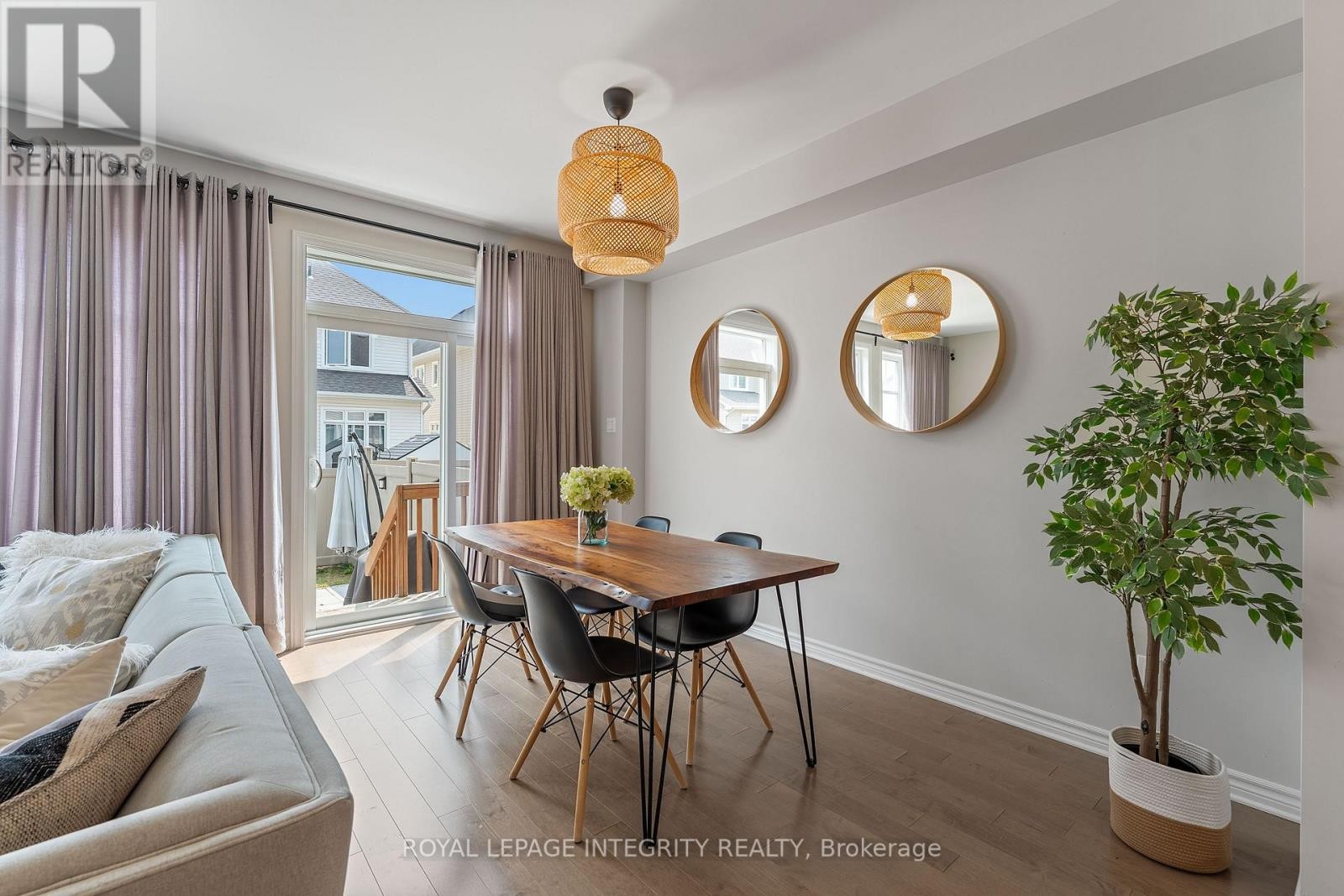 












820 CLAPHAM TERRACE

,
Ottawa,




Ontario
K2S2N8

