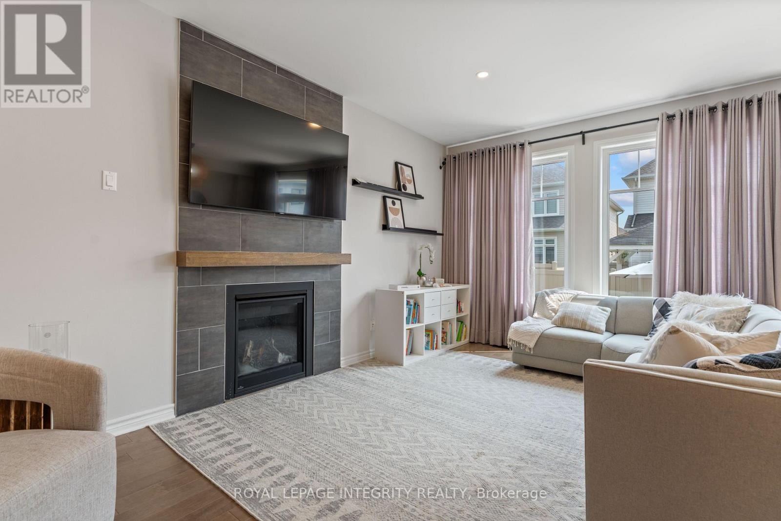 












820 CLAPHAM TERRACE

,
Ottawa,




Ontario
K2S2N8

