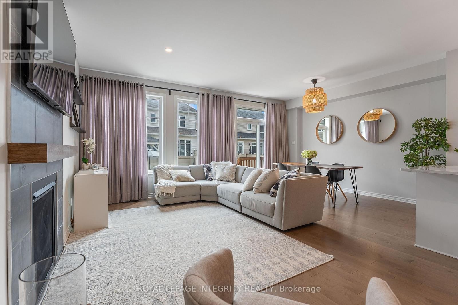 












820 CLAPHAM TERRACE

,
Ottawa,




Ontario
K2S2N8

