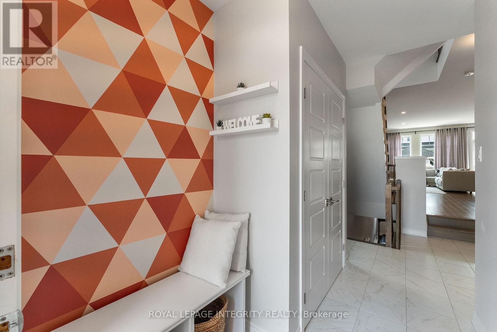 












820 CLAPHAM TERRACE

,
Ottawa,




Ontario
K2S2N8

