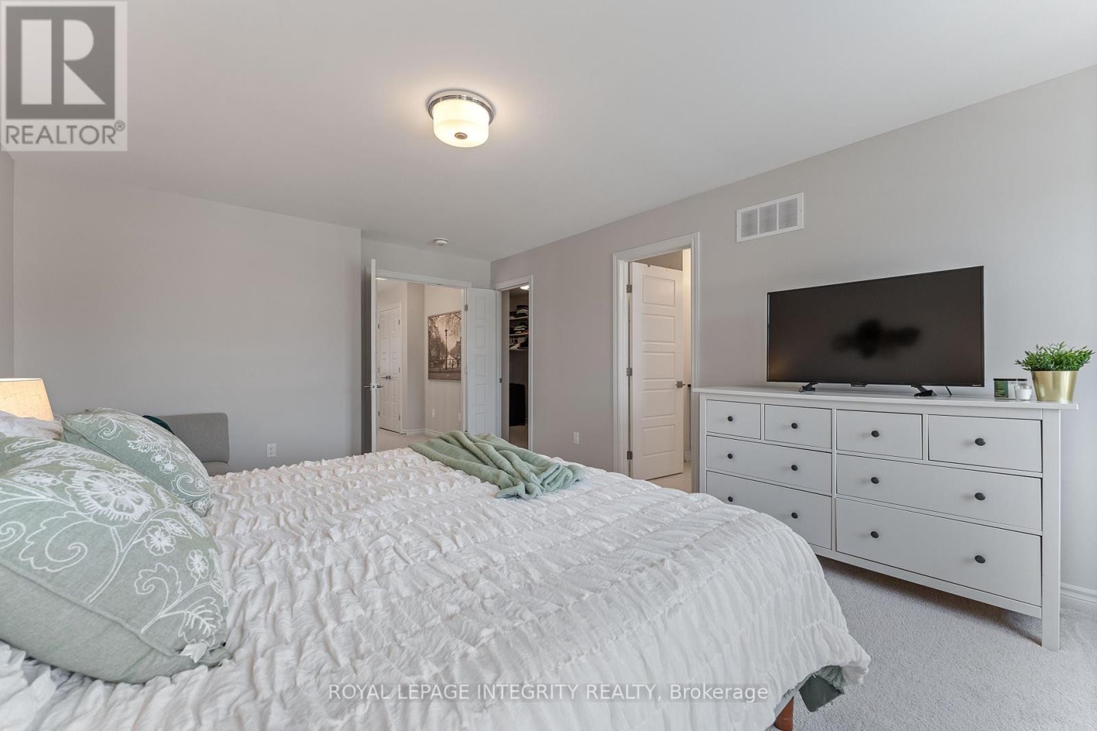 












820 CLAPHAM TERRACE

,
Ottawa,




Ontario
K2S2N8

