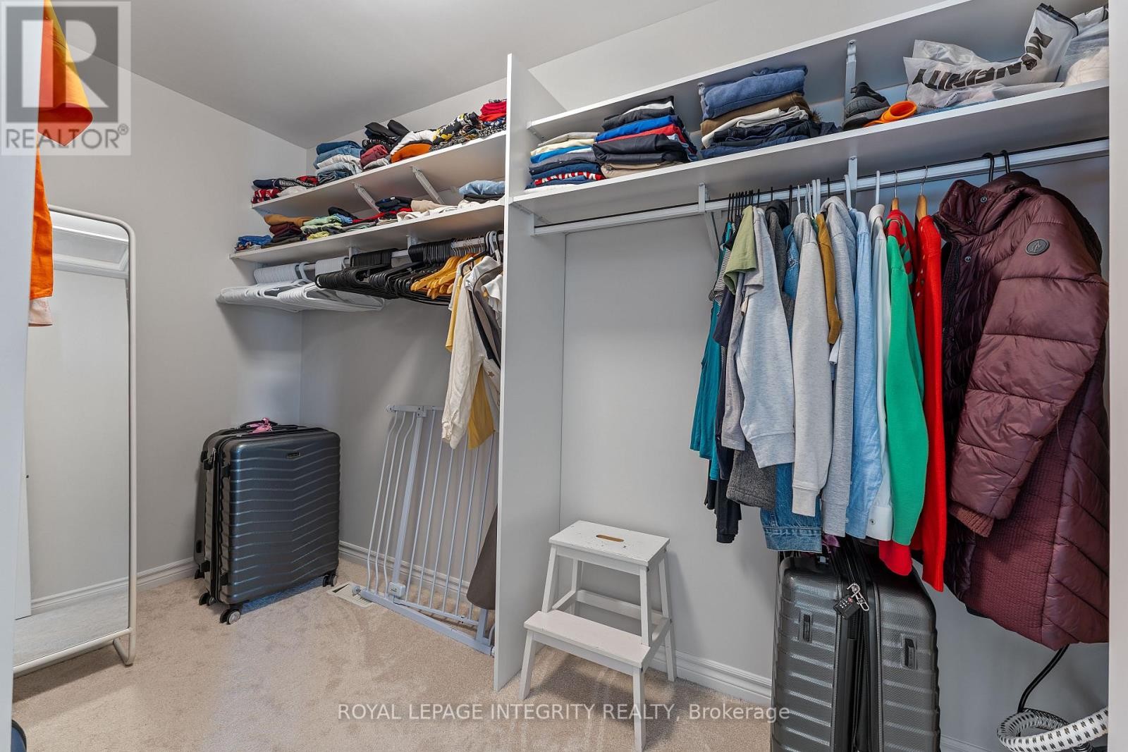 












820 CLAPHAM TERRACE

,
Ottawa,




Ontario
K2S2N8


