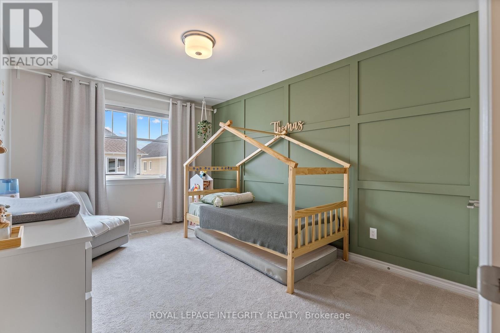 












820 CLAPHAM TERRACE

,
Ottawa,




Ontario
K2S2N8

