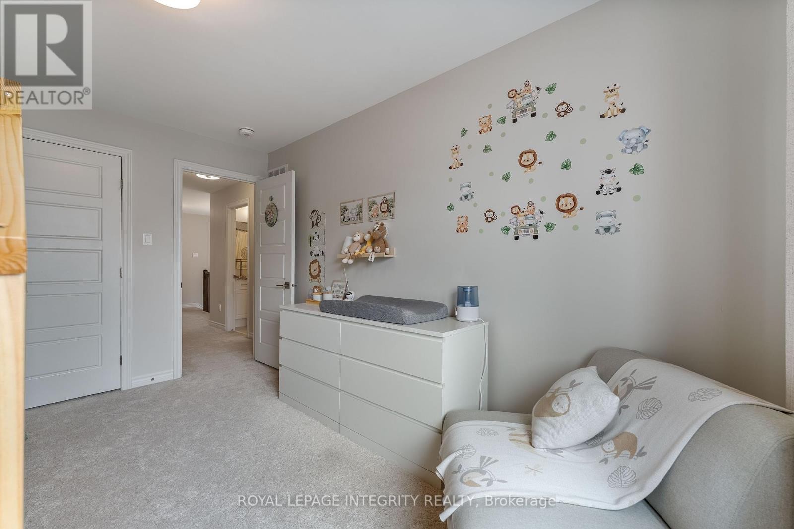 












820 CLAPHAM TERRACE

,
Ottawa,




Ontario
K2S2N8

