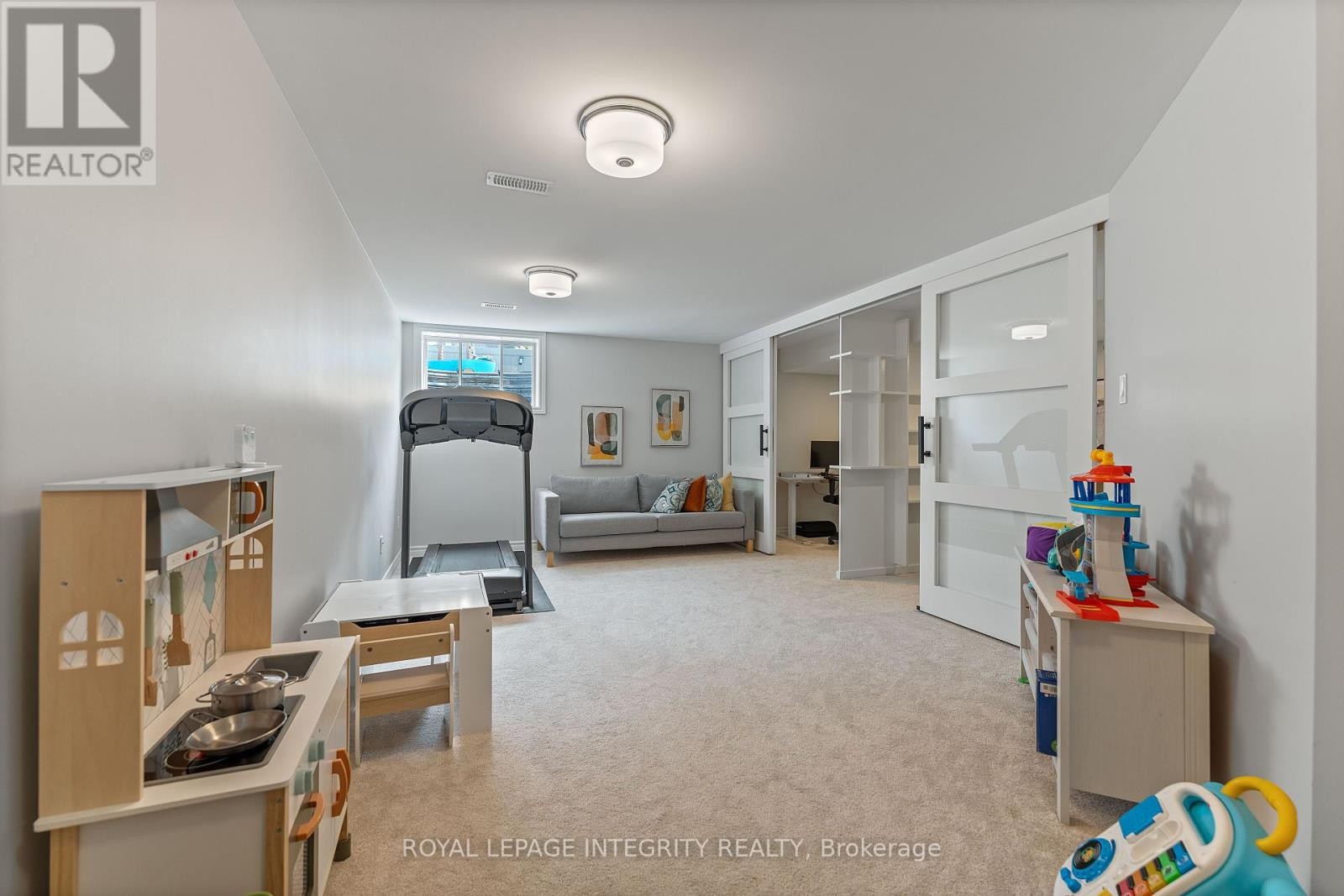 












820 CLAPHAM TERRACE

,
Ottawa,




Ontario
K2S2N8


