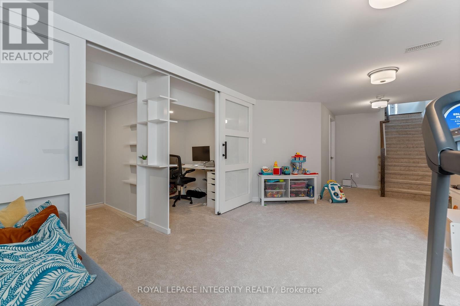 












820 CLAPHAM TERRACE

,
Ottawa,




Ontario
K2S2N8

