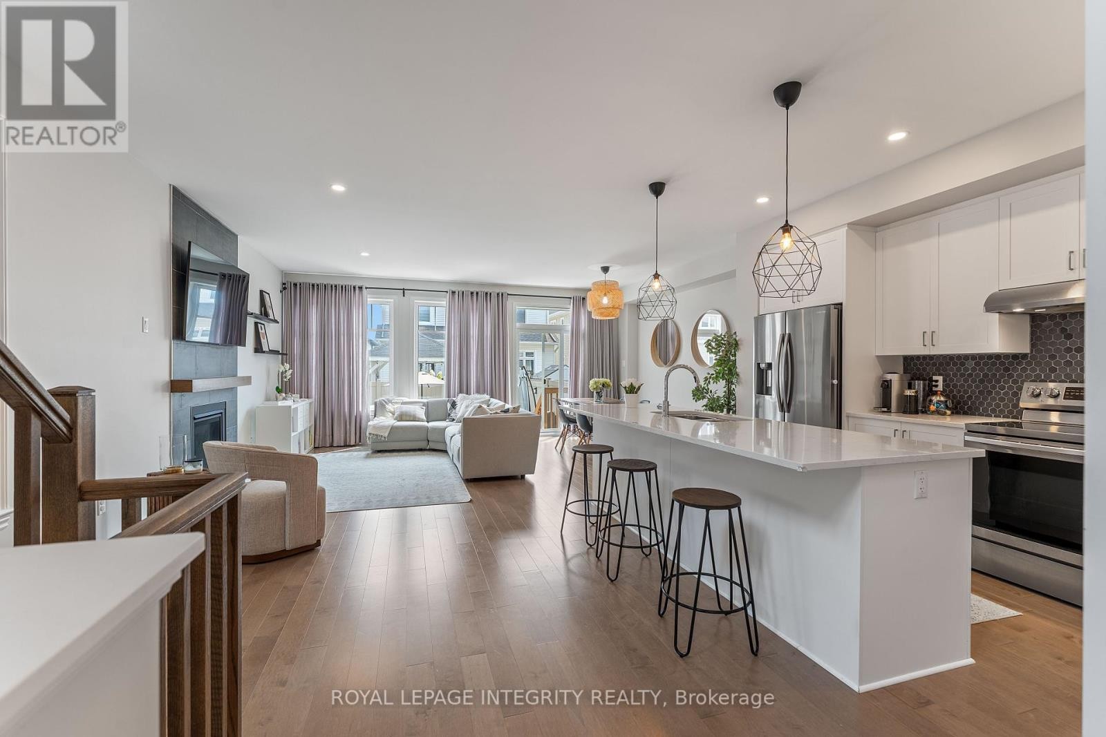 












820 CLAPHAM TERRACE

,
Ottawa,




Ontario
K2S2N8

