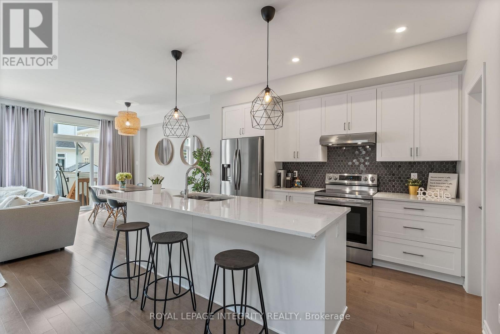 












820 CLAPHAM TERRACE

,
Ottawa,




Ontario
K2S2N8

