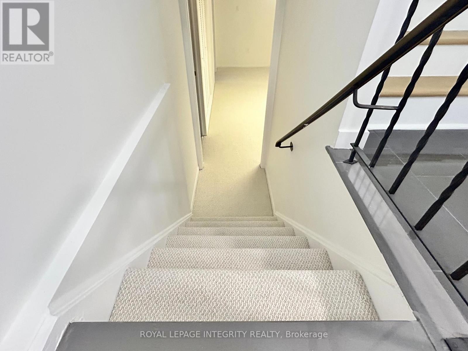 












77 SEABROOKE DRIVE

,
Ottawa,




Ontario
K2L2K4

