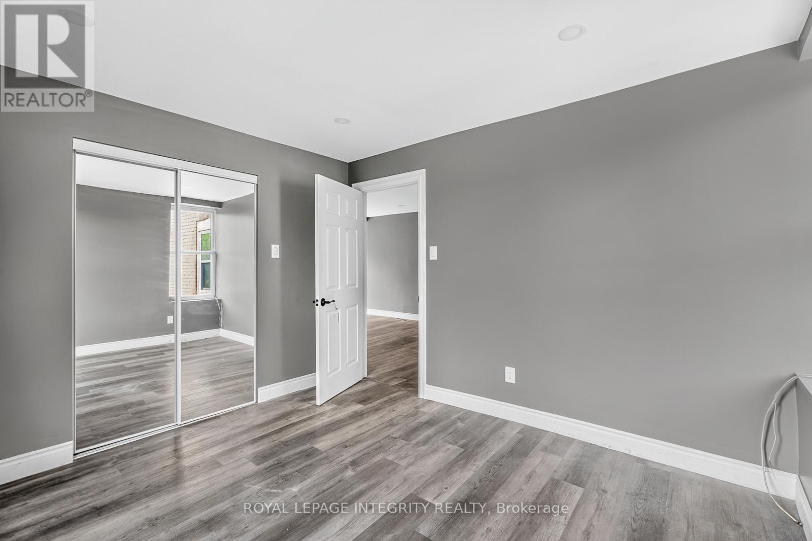 












2 - 125 PRESTON STREET

,
Ottawa,




Ontario
K1R7P3

