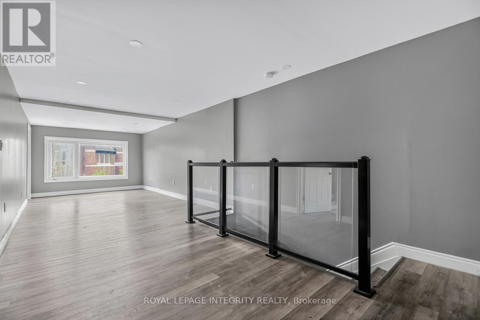 












2 - 125 PRESTON STREET

,
Ottawa,




Ontario
K1R7P3

