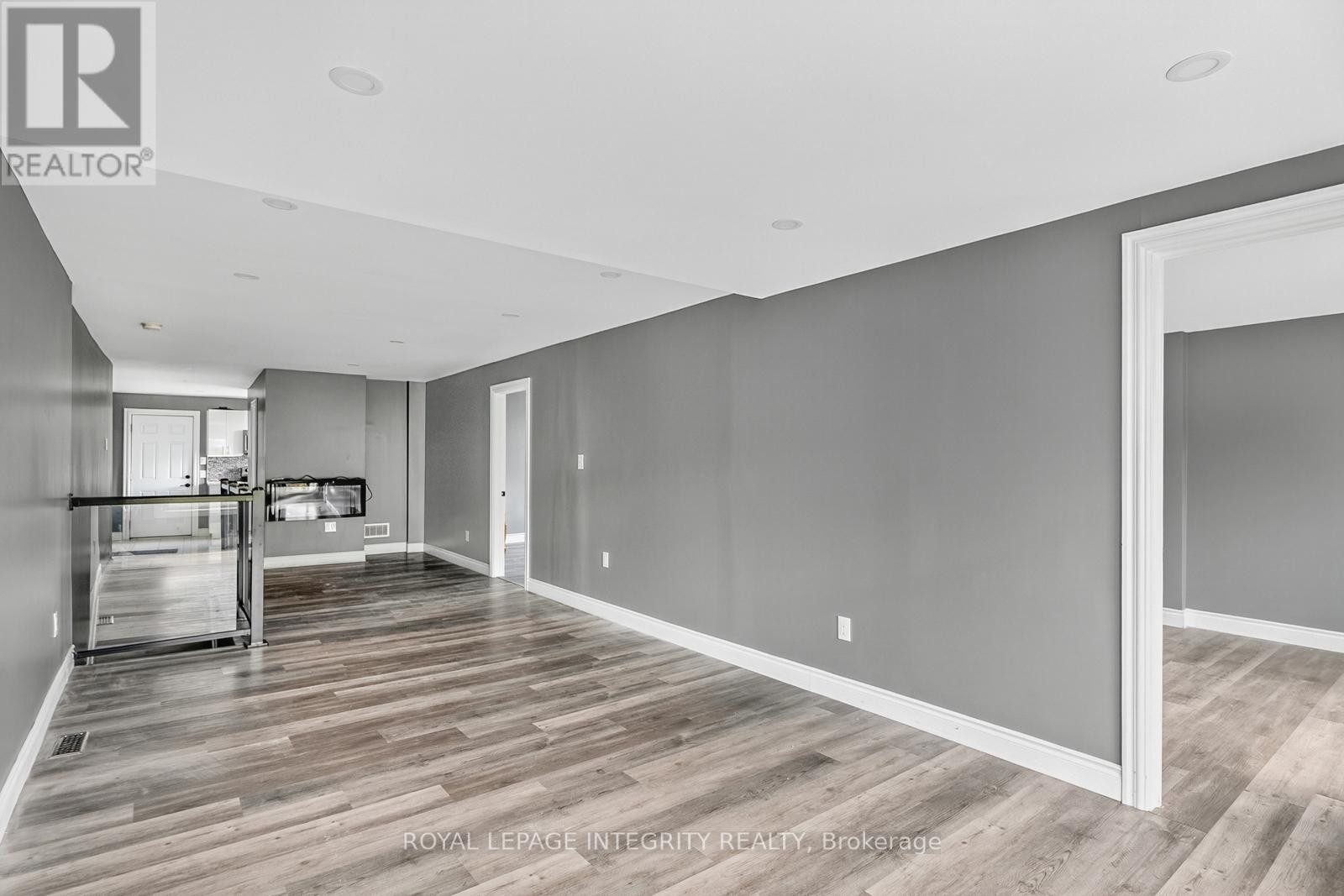












2 - 125 PRESTON STREET

,
Ottawa,




Ontario
K1R7P3

