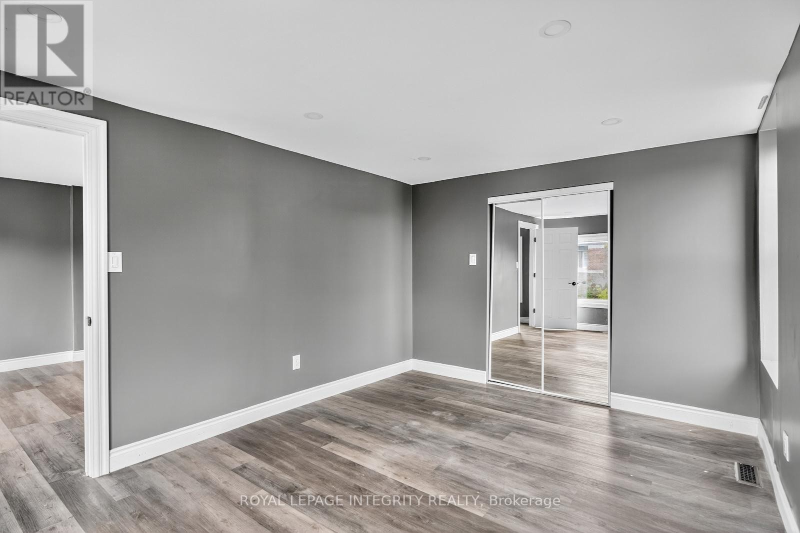 












2 - 125 PRESTON STREET

,
Ottawa,




Ontario
K1R7P3

