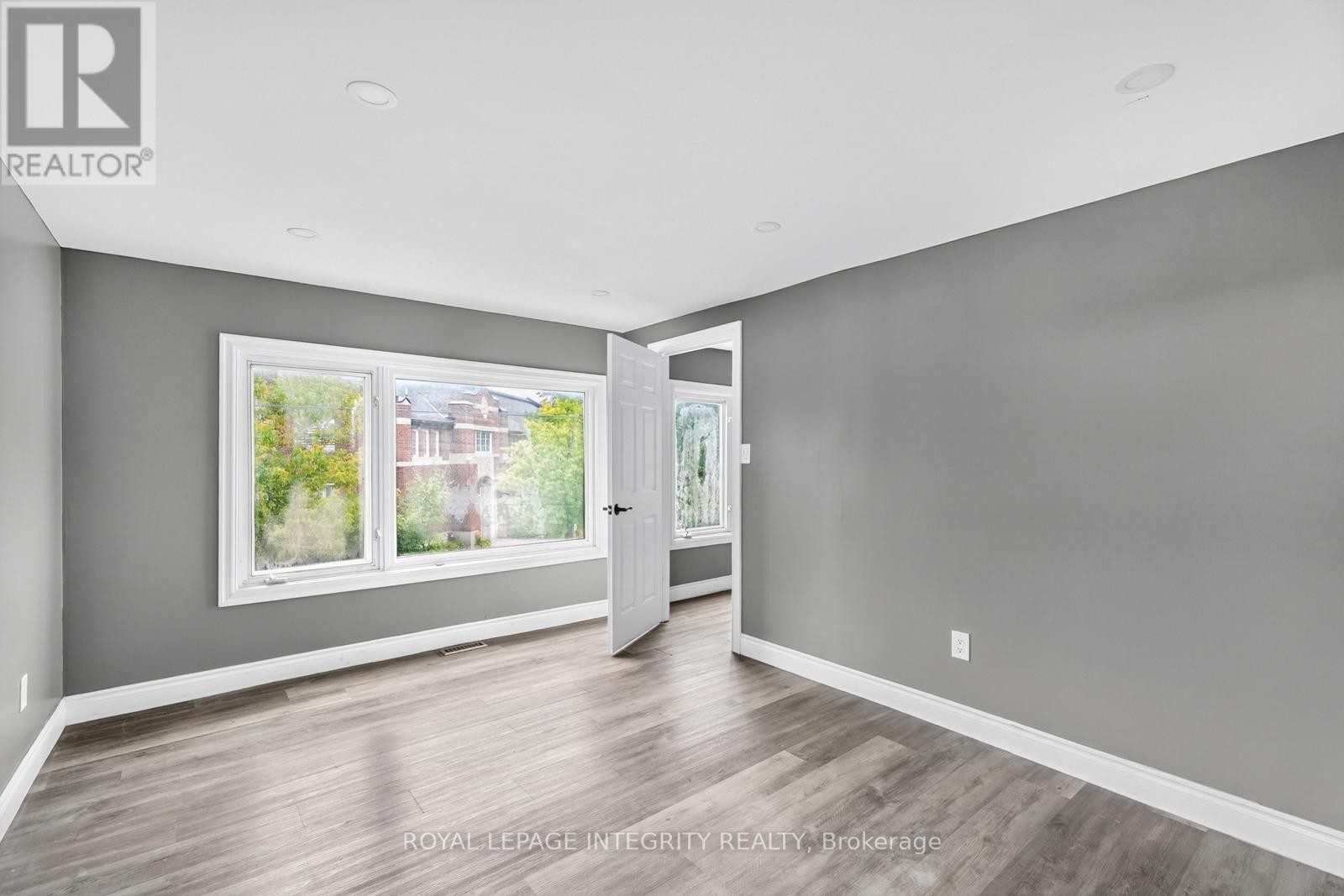 












2 - 125 PRESTON STREET

,
Ottawa,




Ontario
K1R7P3

